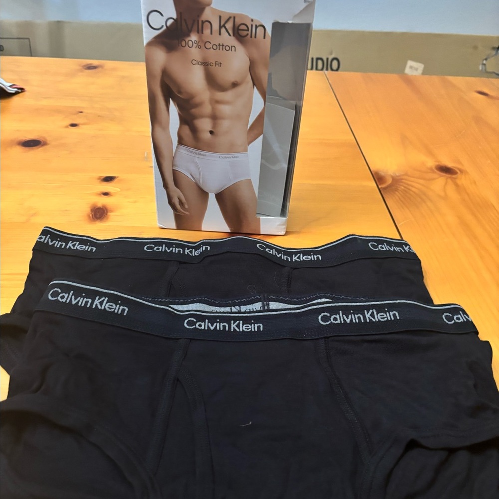 NWT 2 pairs of Calvin Klein briefs